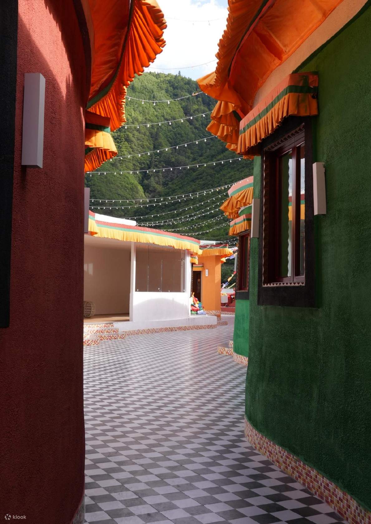 梵·윈단 티베트 연회 | 주자이거우 경구점